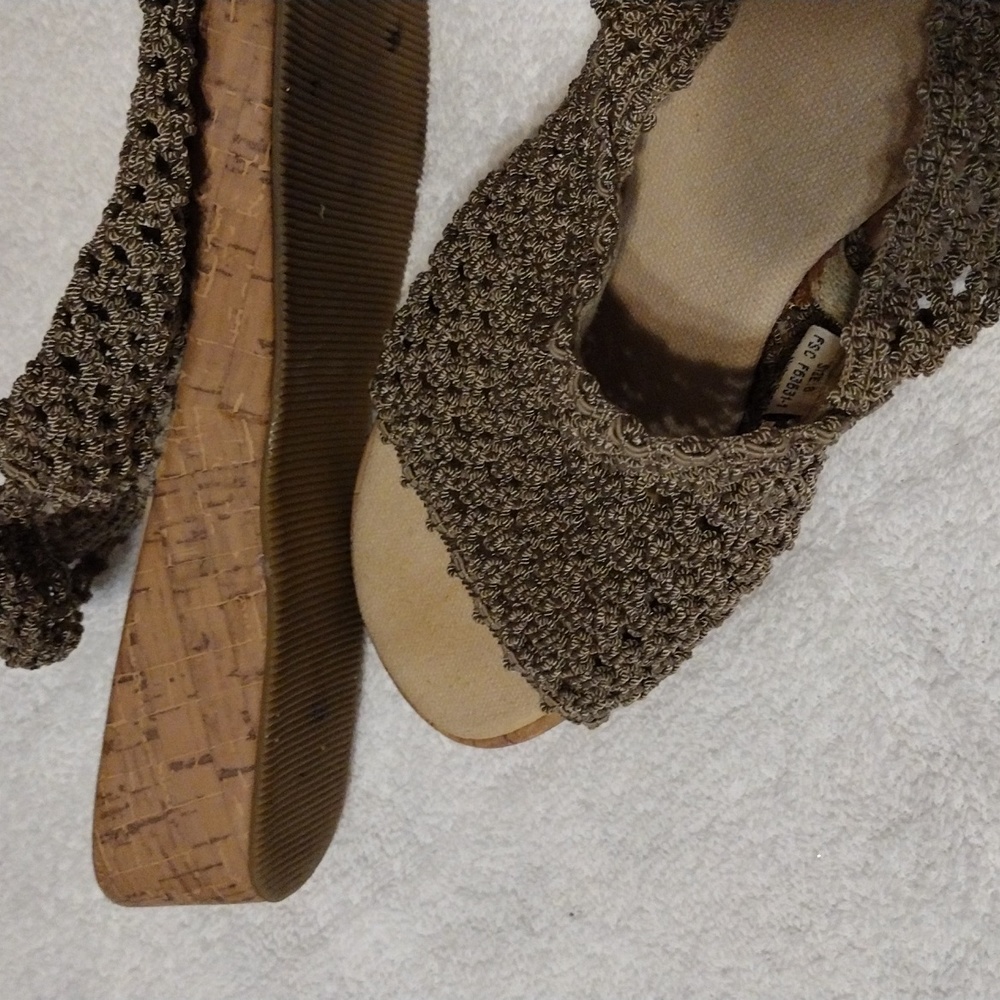 Vintage, Avon Women's crocheted slingback sandals in Brown. - Picture 8 of 8